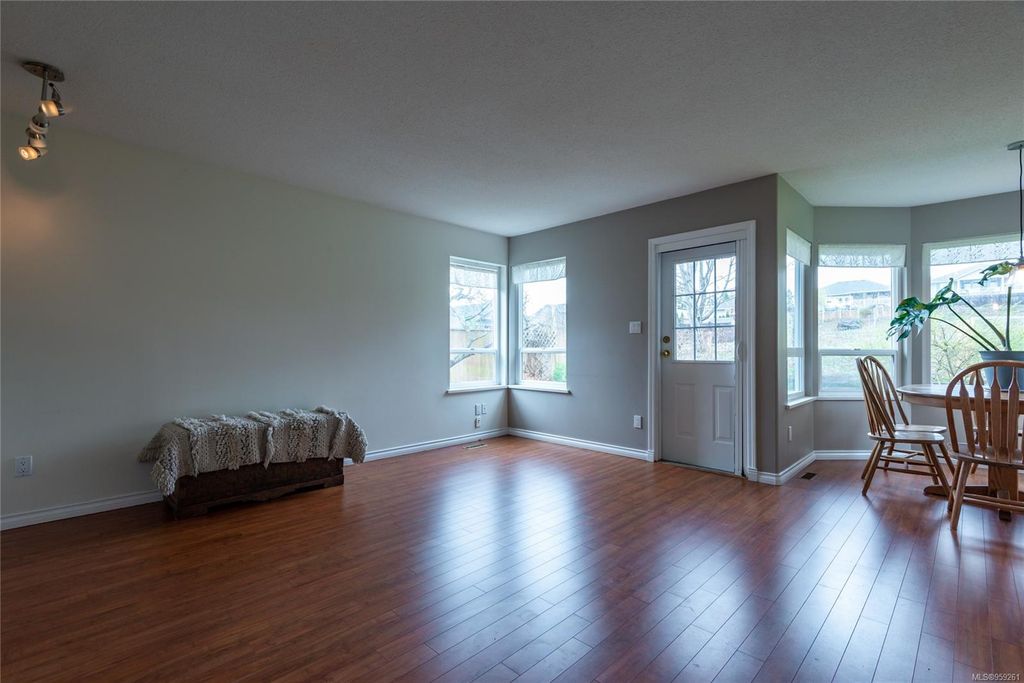 listing image 16045922951592465783