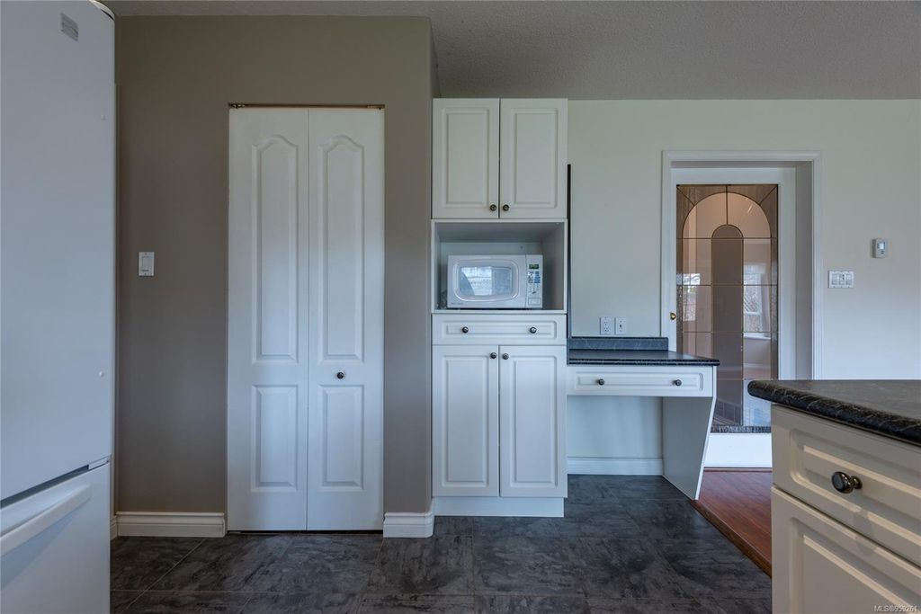 listing image 16047840794579555241