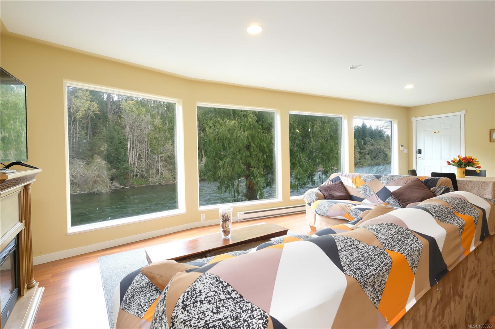 2420 Campbell River Rd