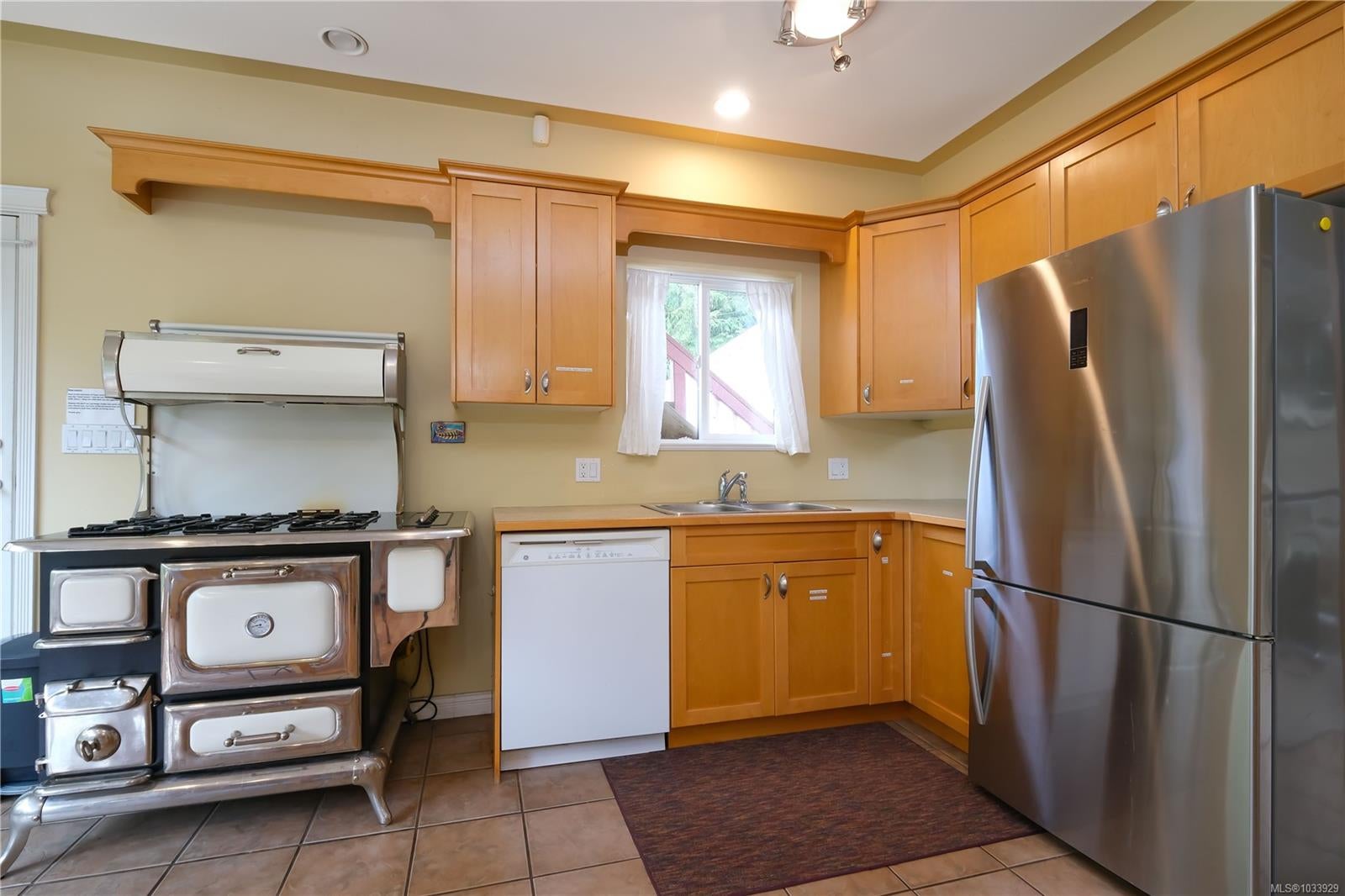2420 Campbell River Rd