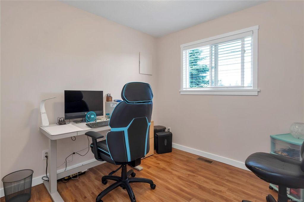 listing image 16048270068772148059