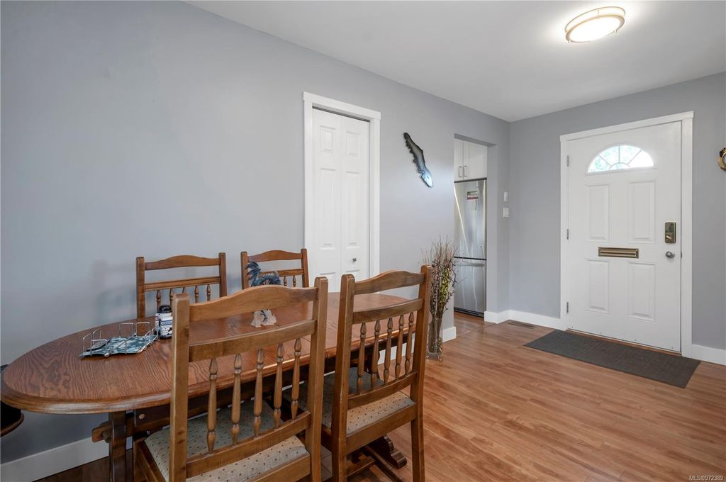 listing image 16049386565021710375