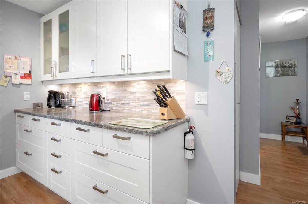 listing image 16045850754814409448