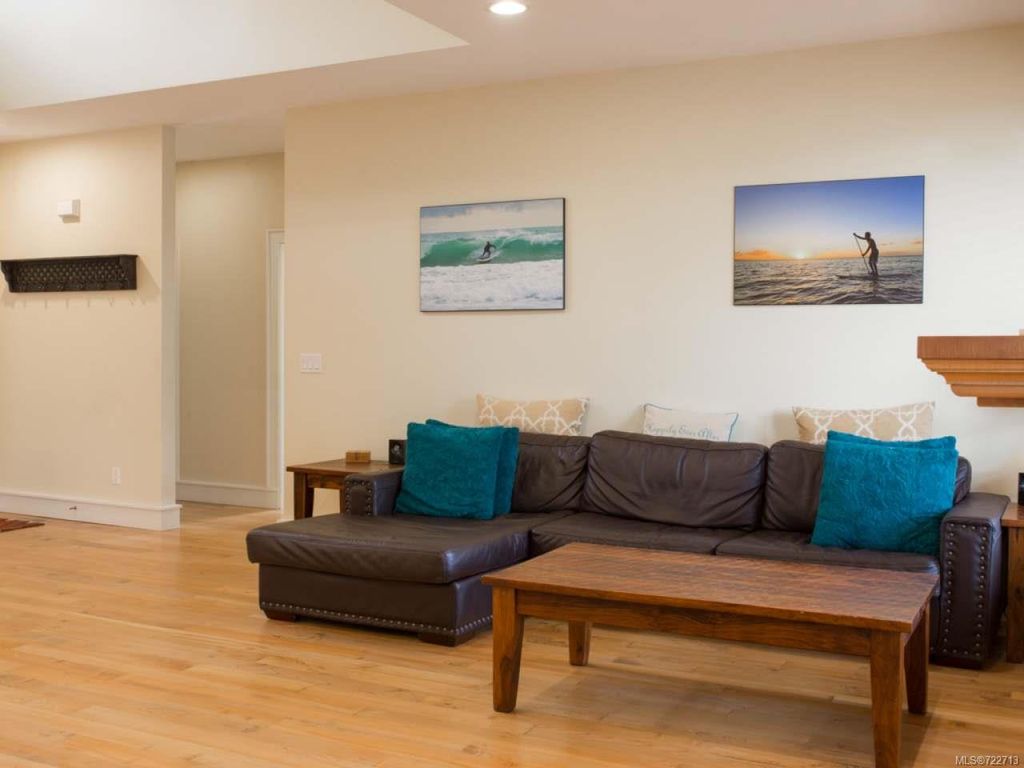 listing image 16040624350365878406