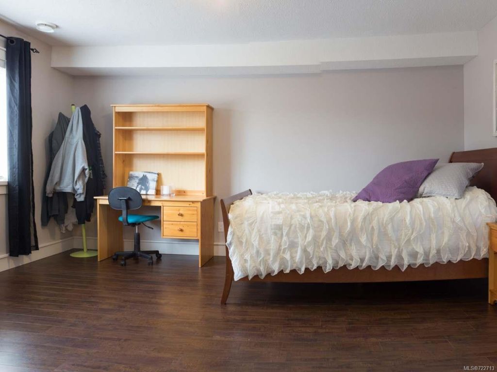 listing image 16042161633093345622