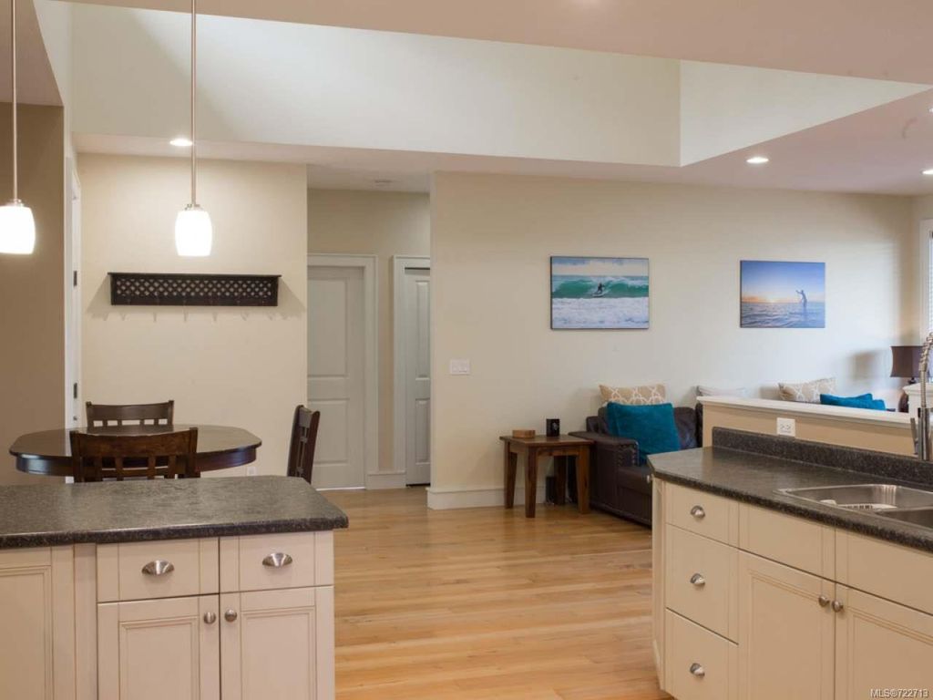 listing image 16043357021213381890