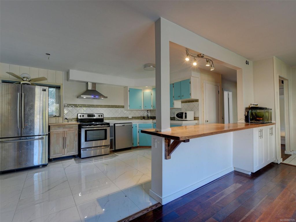 listing image 16041836788215491250