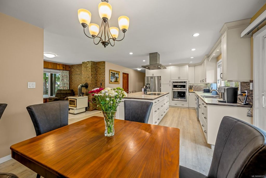 listing image 16047355672091333153