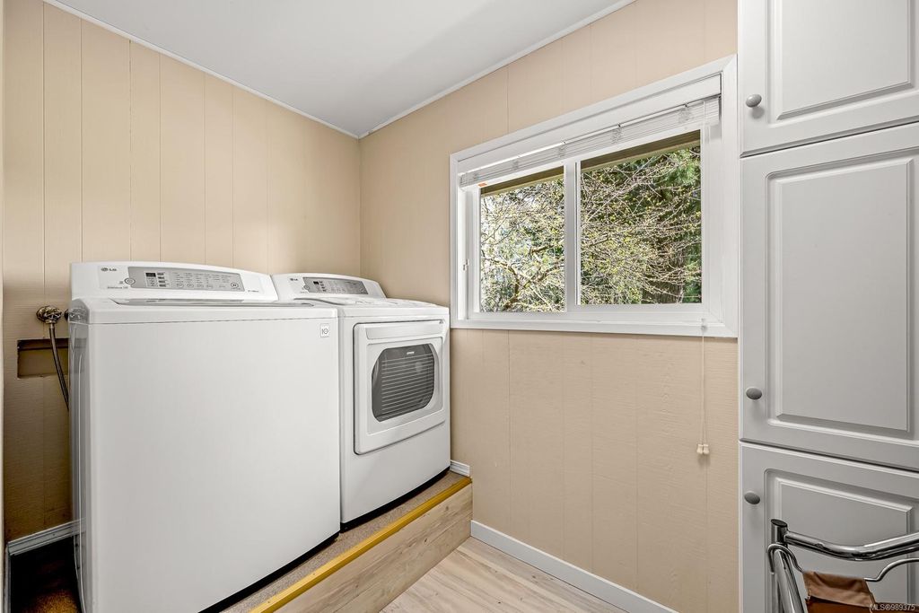 listing image 16044700582045618767