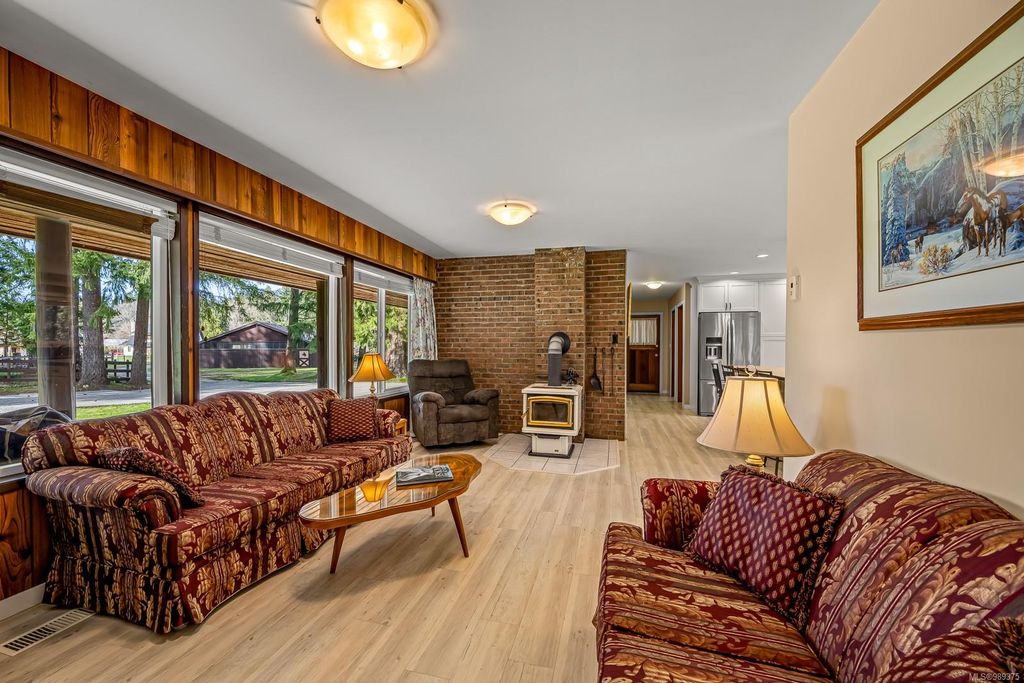 listing image 16048261310379021616