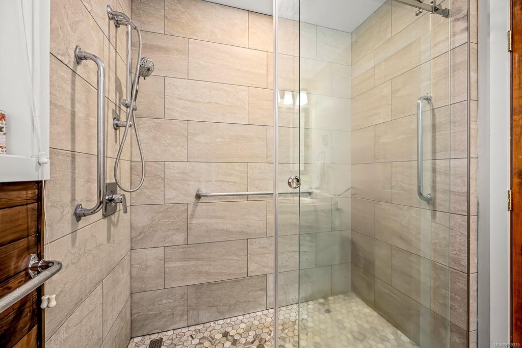 listing image 16044775605014859167