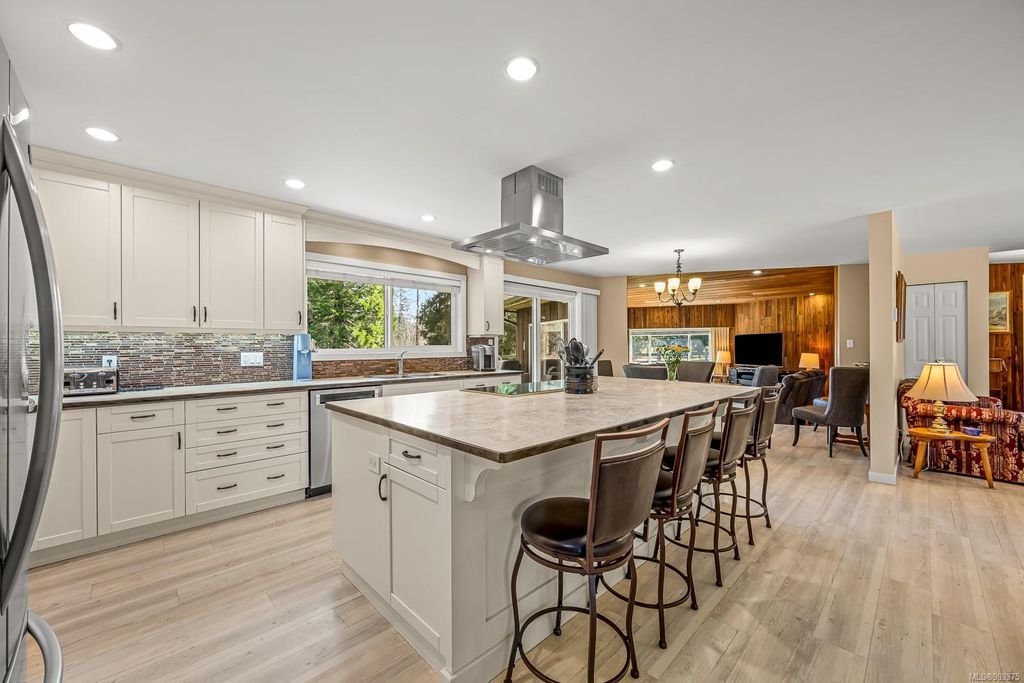 listing image 16048131555348836809