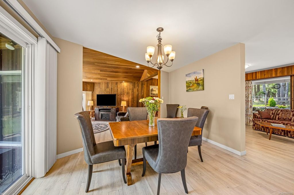 listing image 16042894332532885068