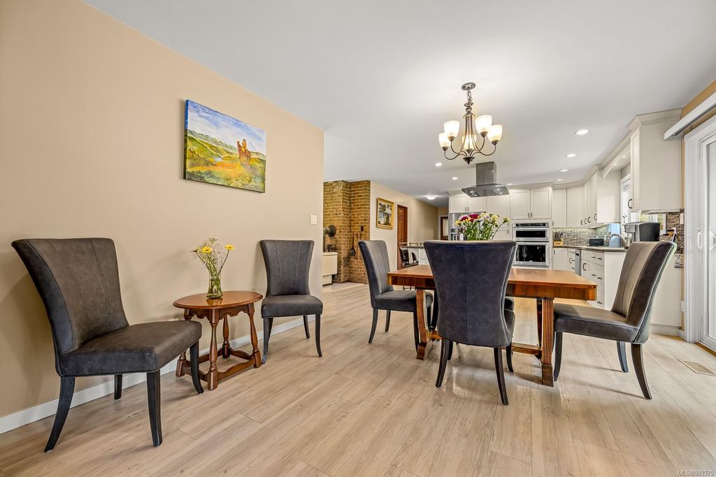 listing image 16040339204438797854