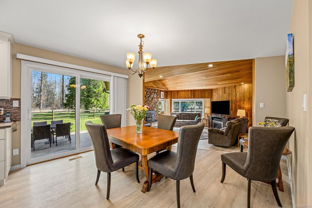 listing image 16044156847376885681