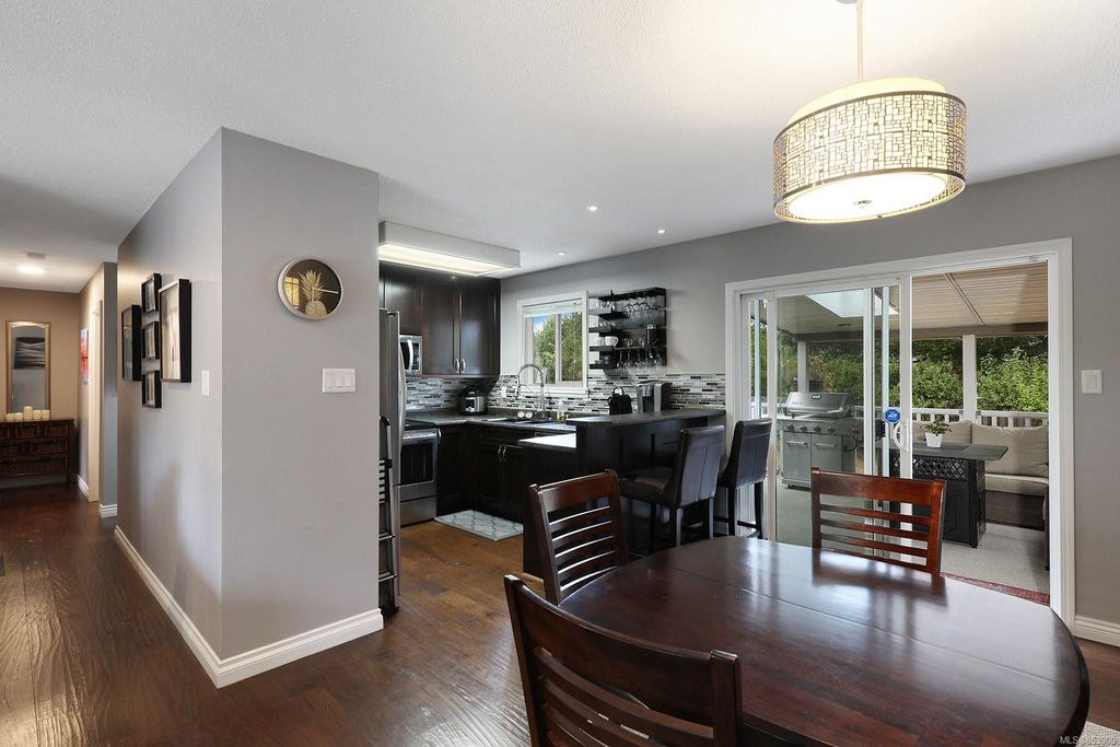 listing image 16043041266581132510