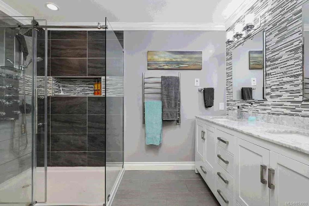 listing image 16047556550385094500