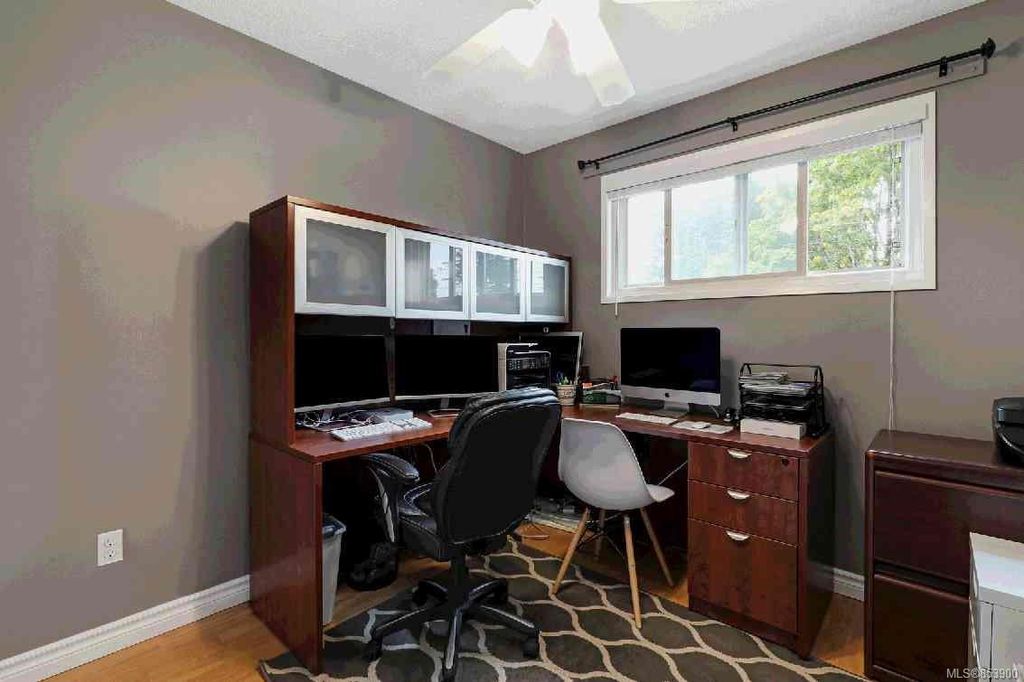 listing image 16045667717807020391