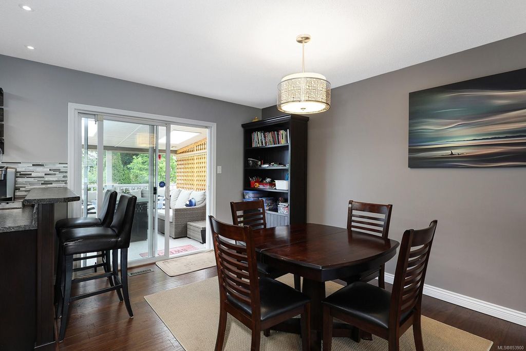 listing image 16049379227053298674