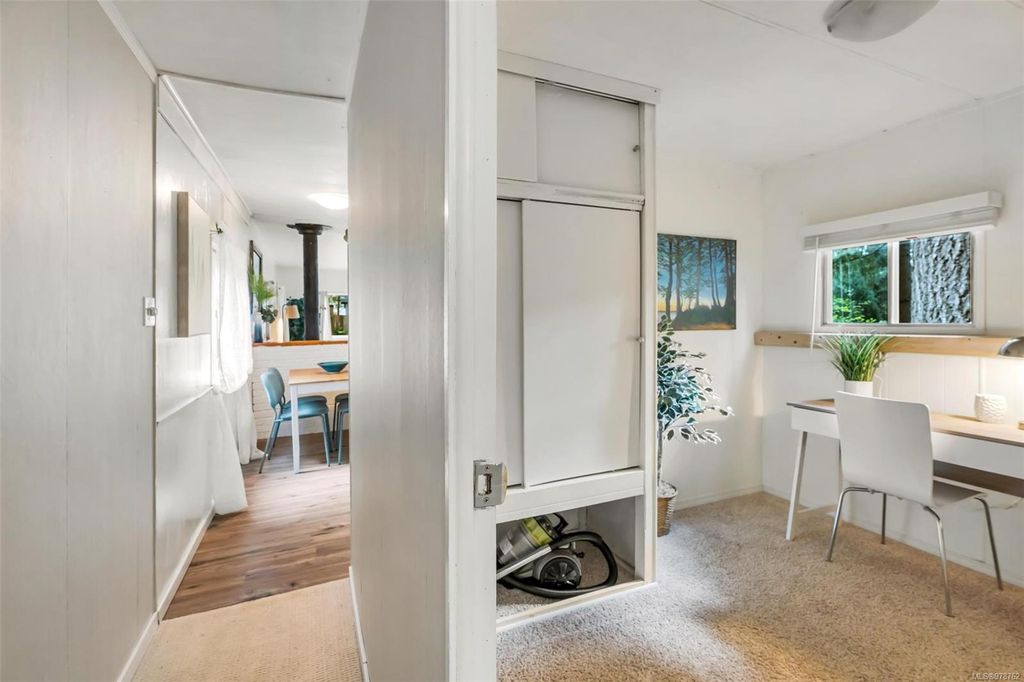listing image 16048957775387167623