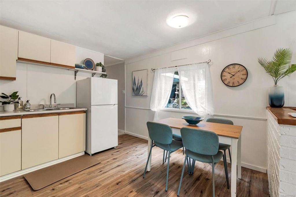 listing image 16046921500879195162
