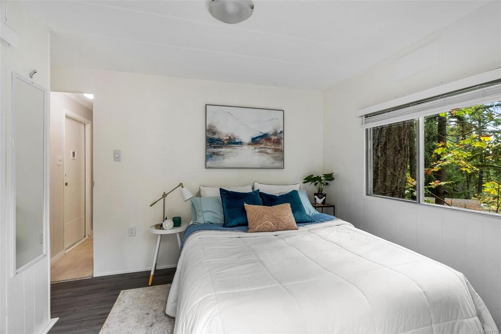 listing image 16048948920194619058
