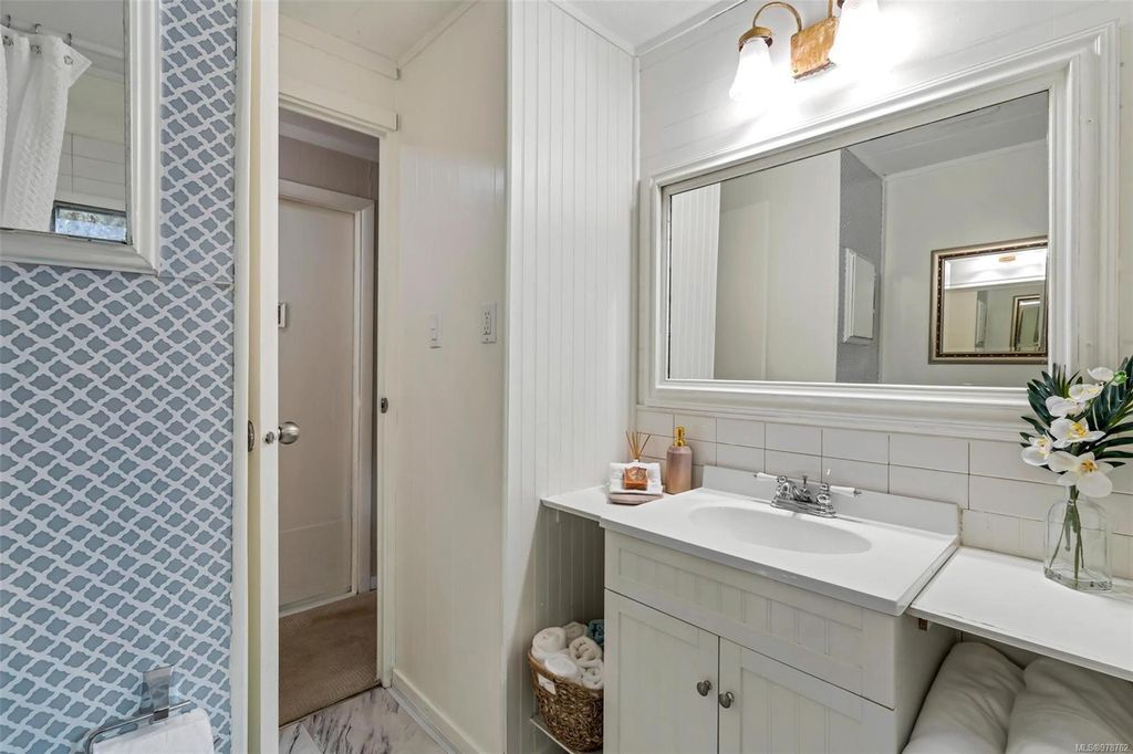 listing image 16044985733957423299