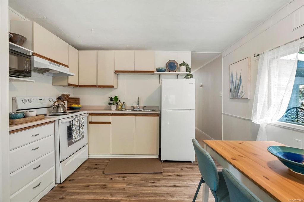 listing image 16048459811426570907