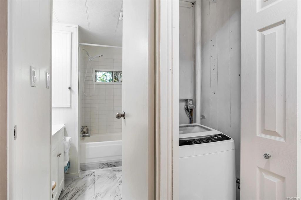 listing image 16045052759858085374