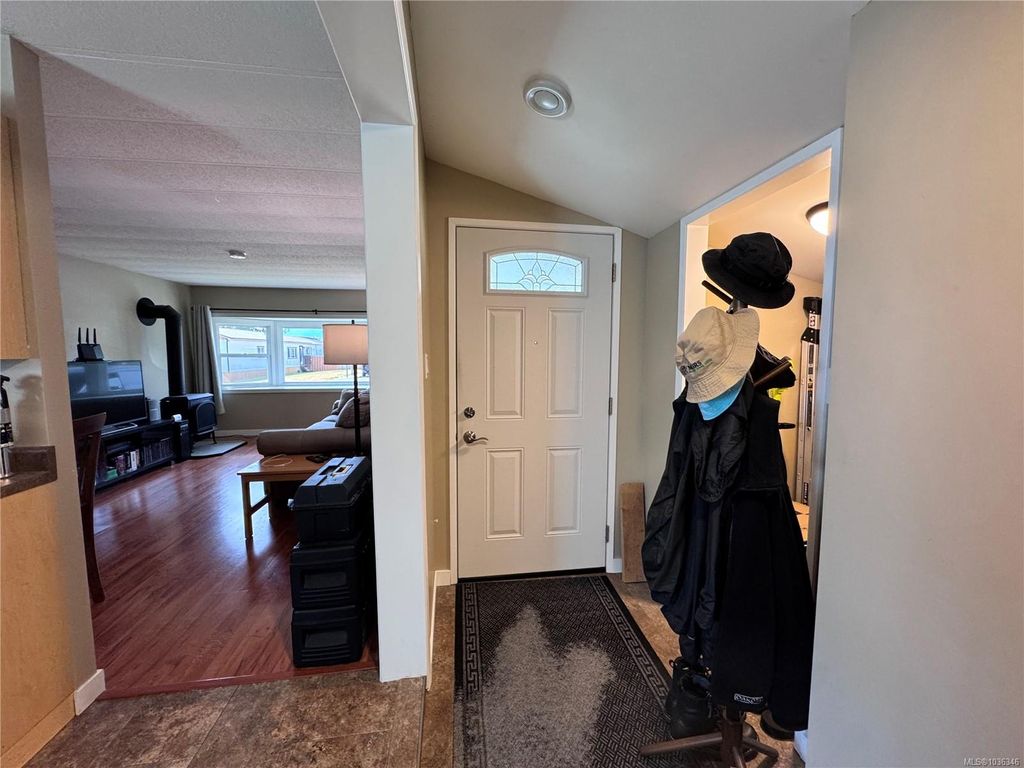 listing image 16049532781001804044