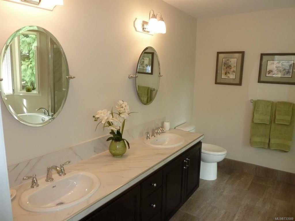 listing image 16047557539496572743