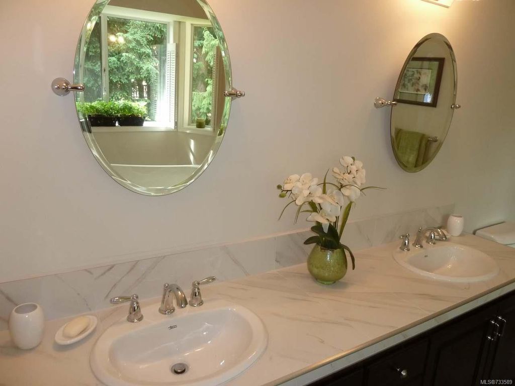 listing image 16045461833855594055
