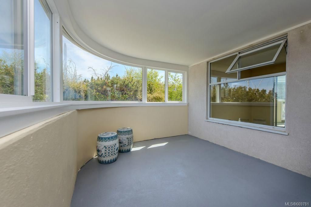 listing image 16041901932937775334