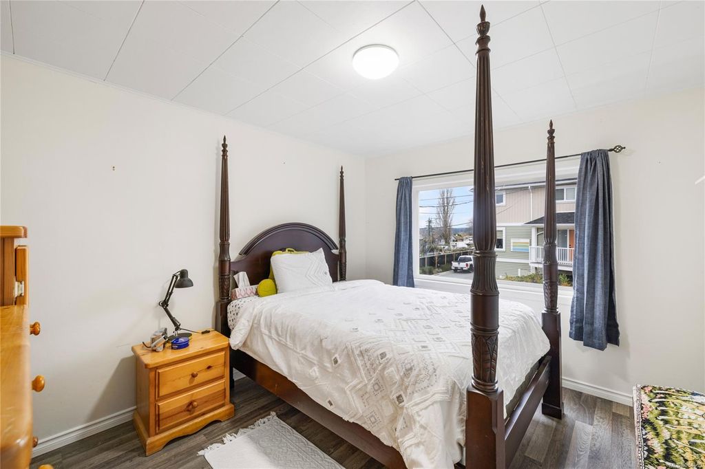 listing image 16044559776831417989