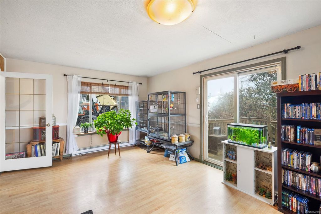 listing image 16045051979950401734