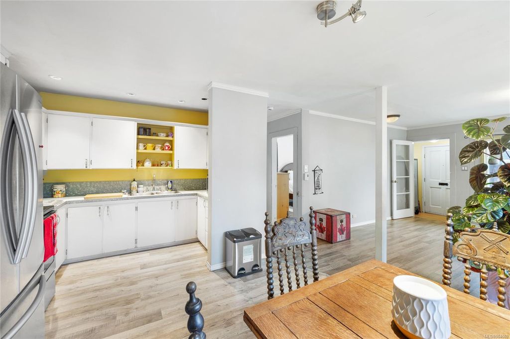 listing image 16043692524735395455