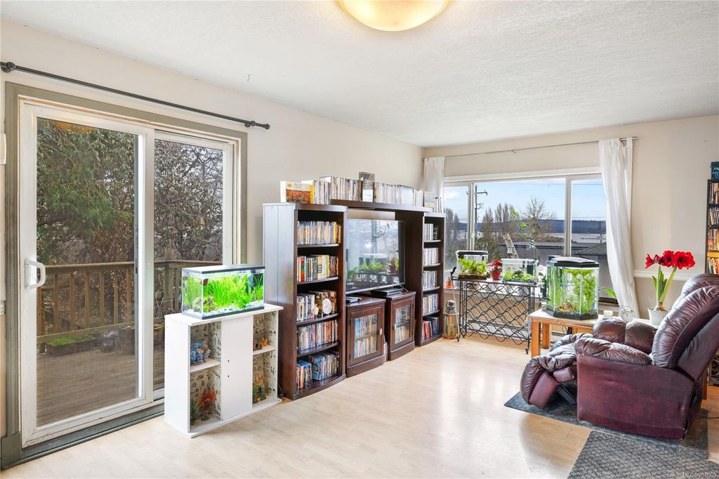 listing image 16047620818037933510