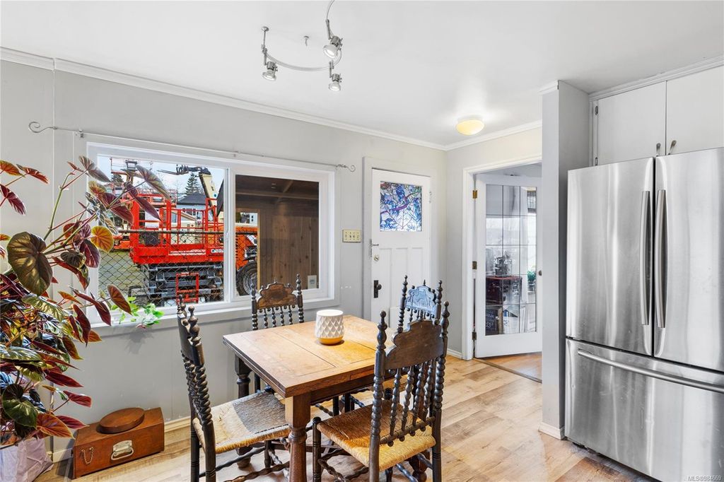 listing image 16049317637455285700