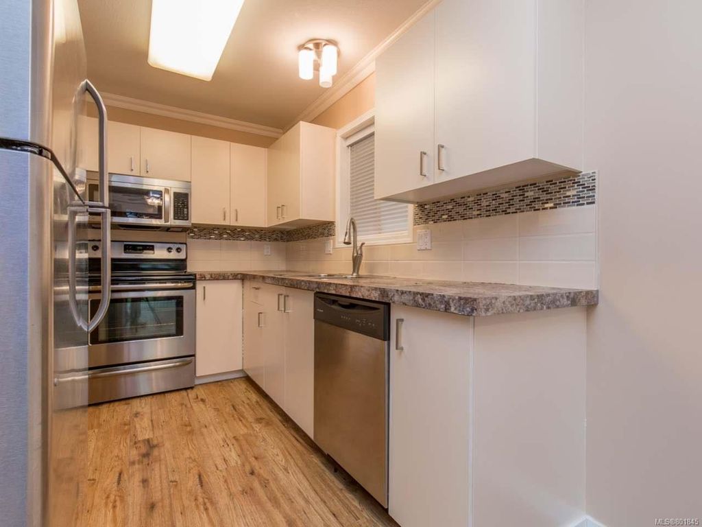 listing image 16048584523346530598