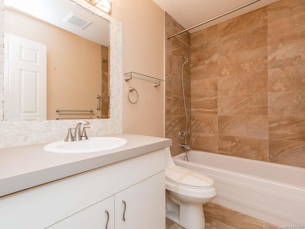 listing image 16042643005429931794