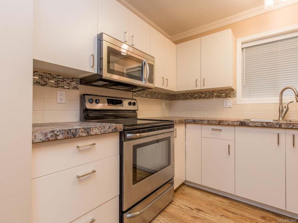 listing image 16040697300952909887