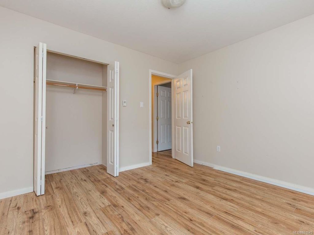 listing image 16048002234504271632