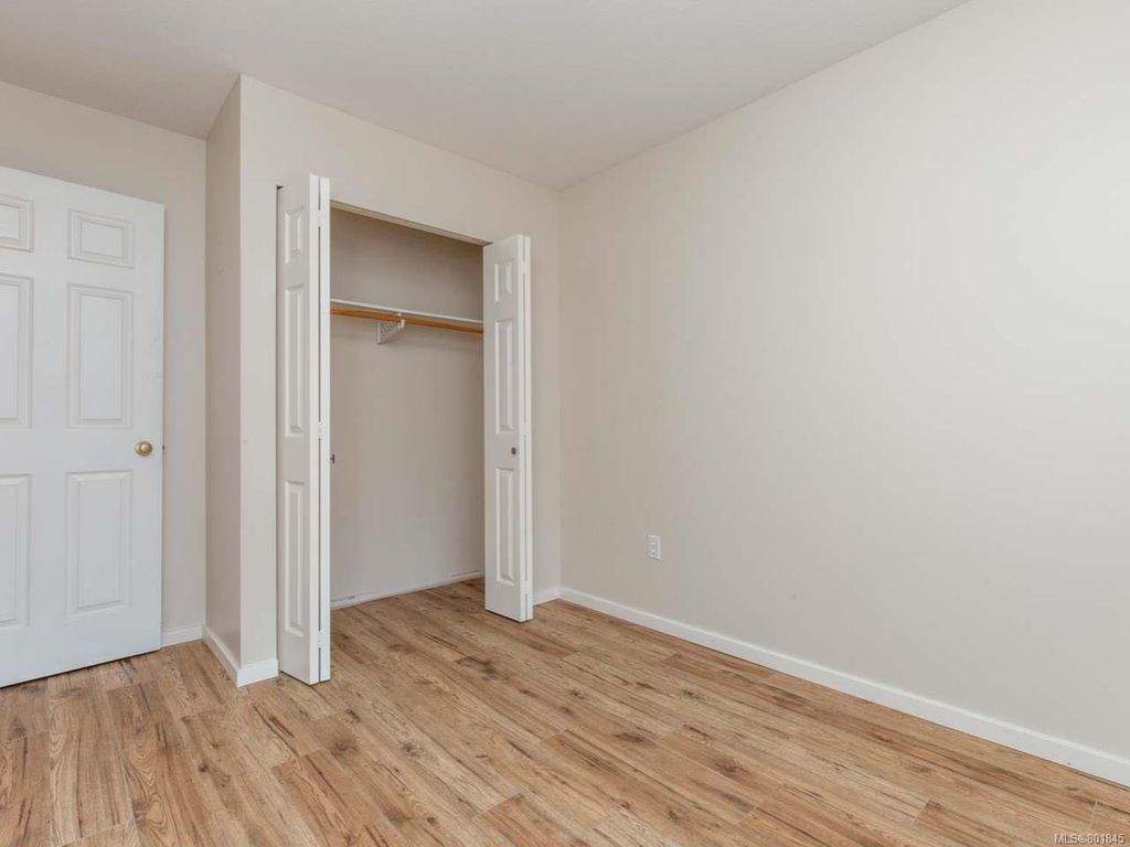 listing image 16040356985914805706