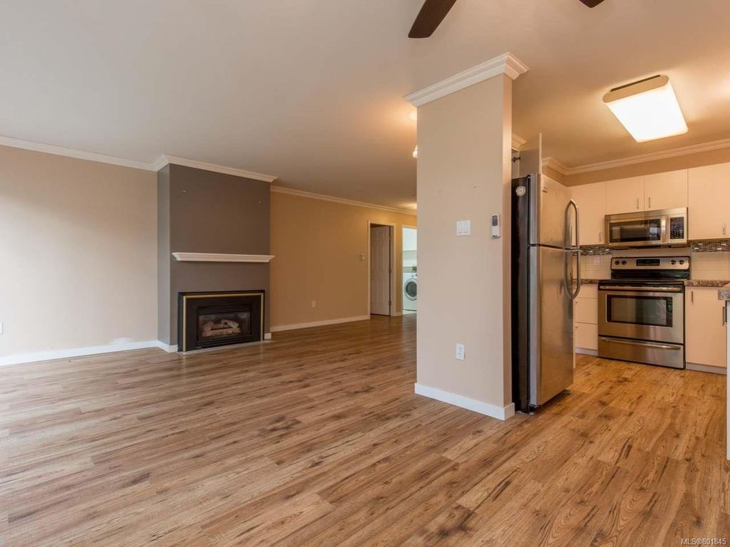 listing image 16048903042575089563