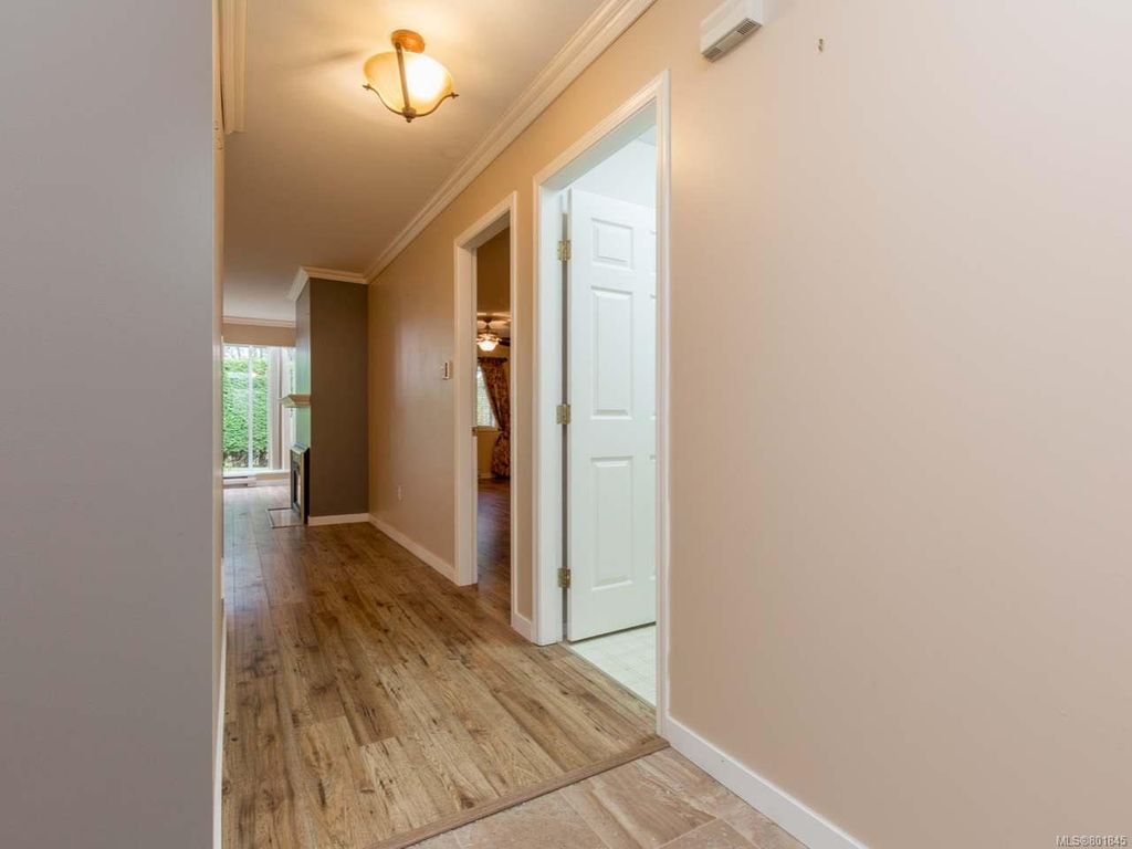 listing image 16043754571297456912