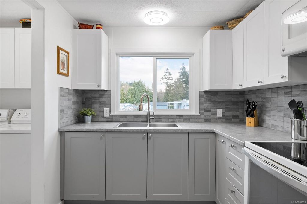 listing image 16041886727452627389