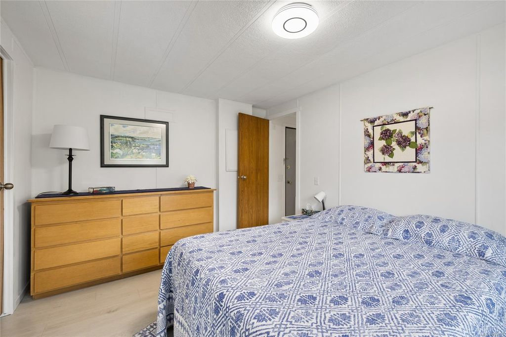 listing image 16047583635138759358
