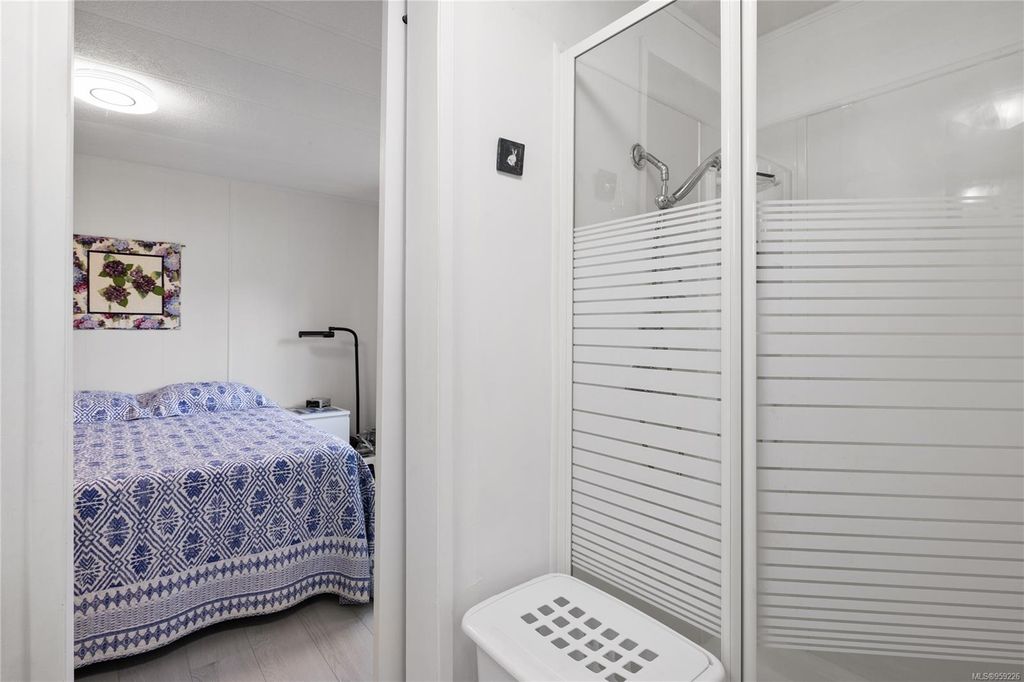 listing image 16048140359039363380