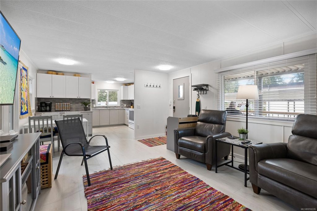 listing image 16042929837818372793