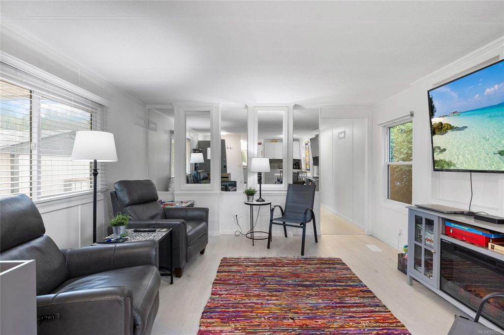listing image 16049117163328880999